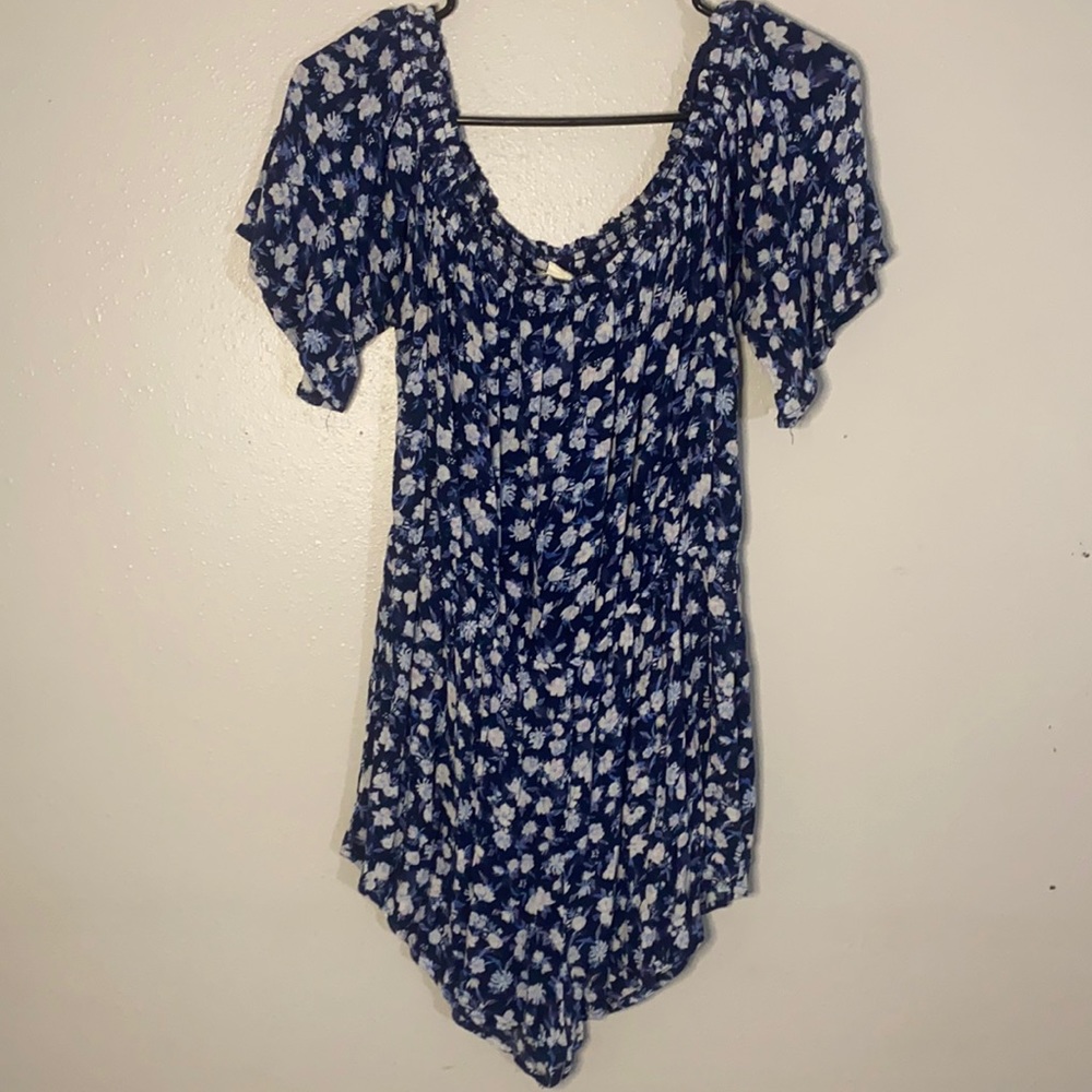 Navy, floral Romper. Aeropostale. Size- Large. Fitted waste.
